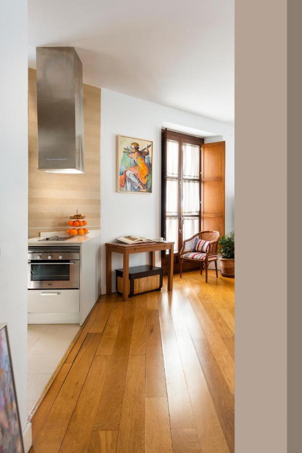 Cathedral Apartment, First Floor Seville Exterior photo